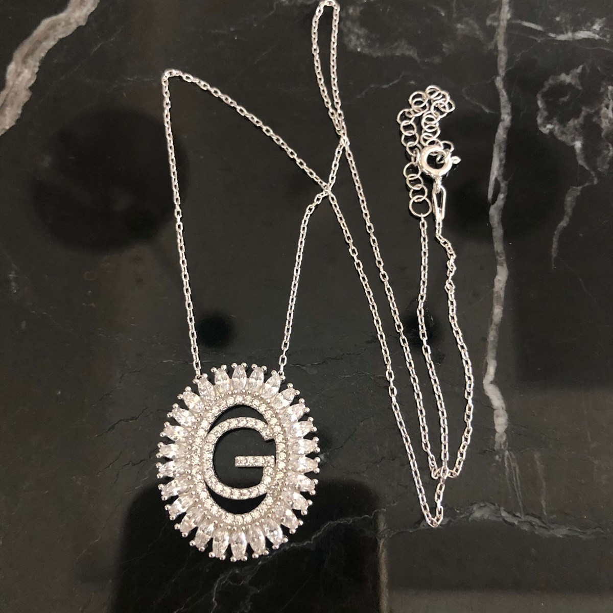 G Harfli Baget Taşlı Harf Kolye 