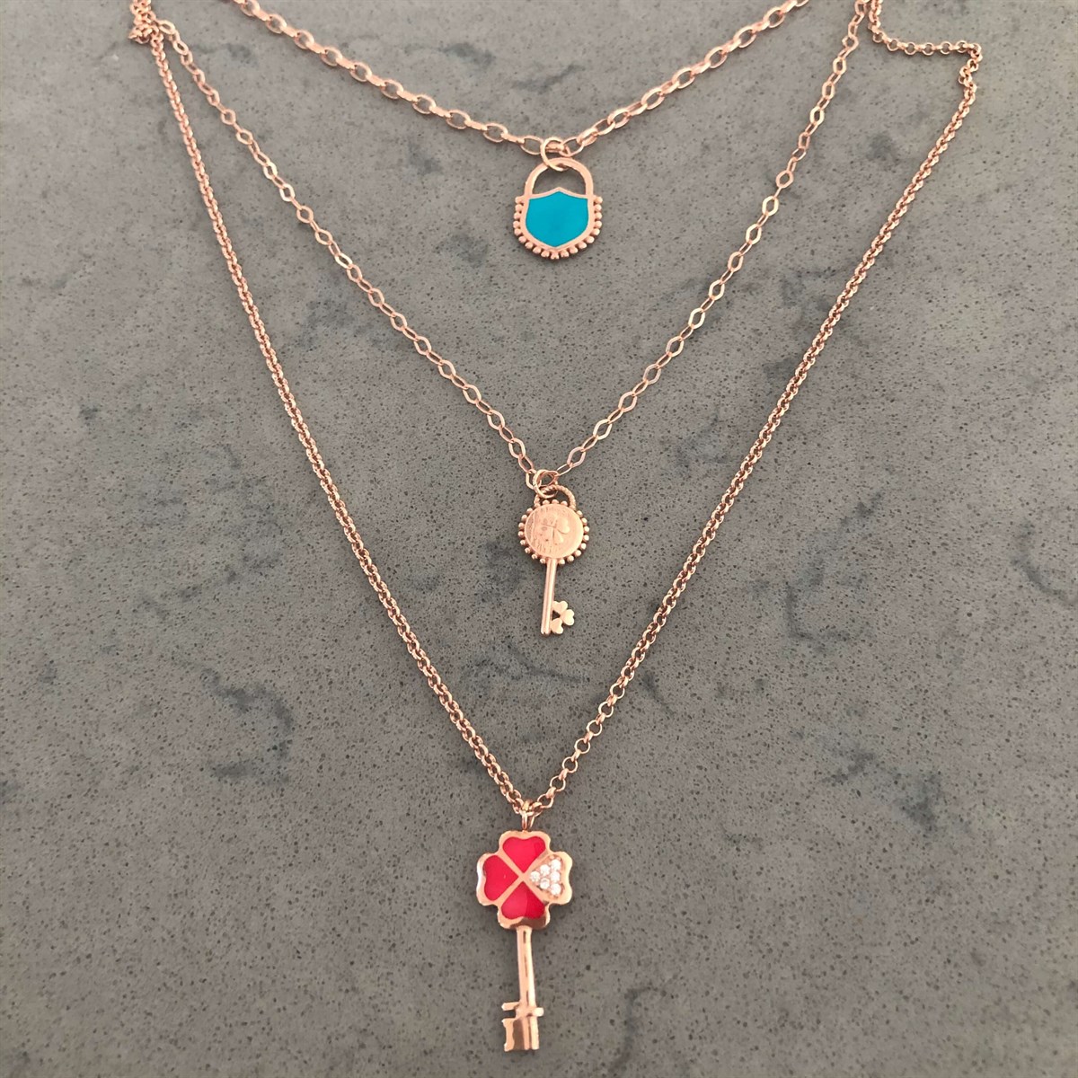 Mavi Mine Kilit Kırmızı Mine Anahtar Üçlü Kolye 