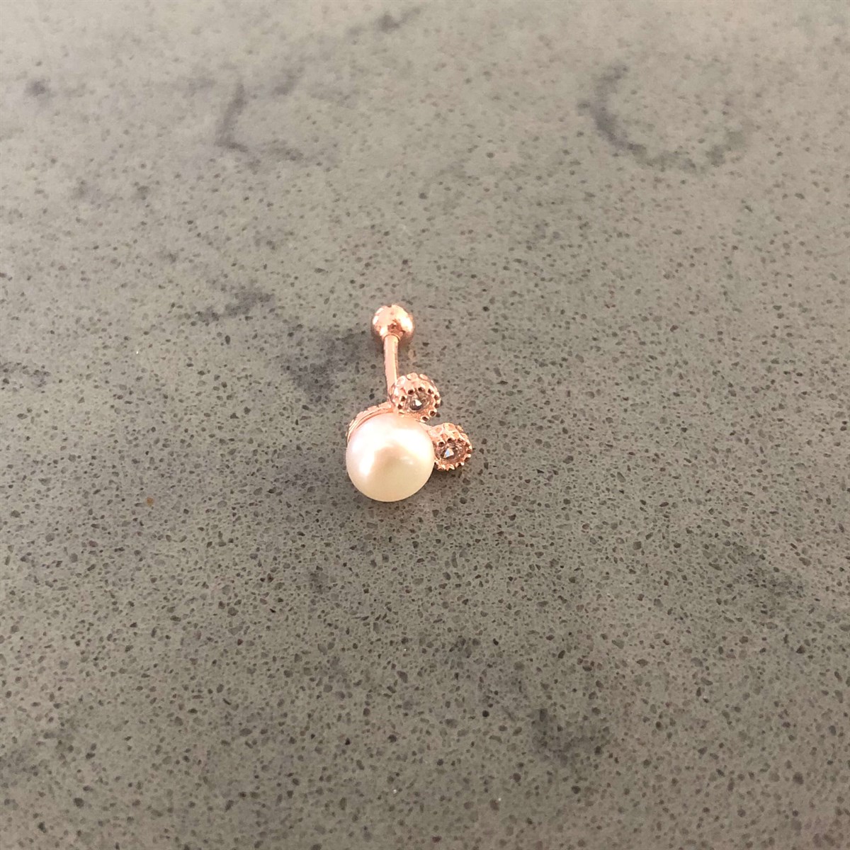 Mickey İnci Tragus