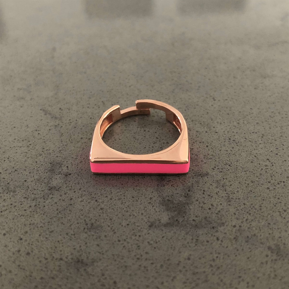 Neon Pembe Mine Yüzük