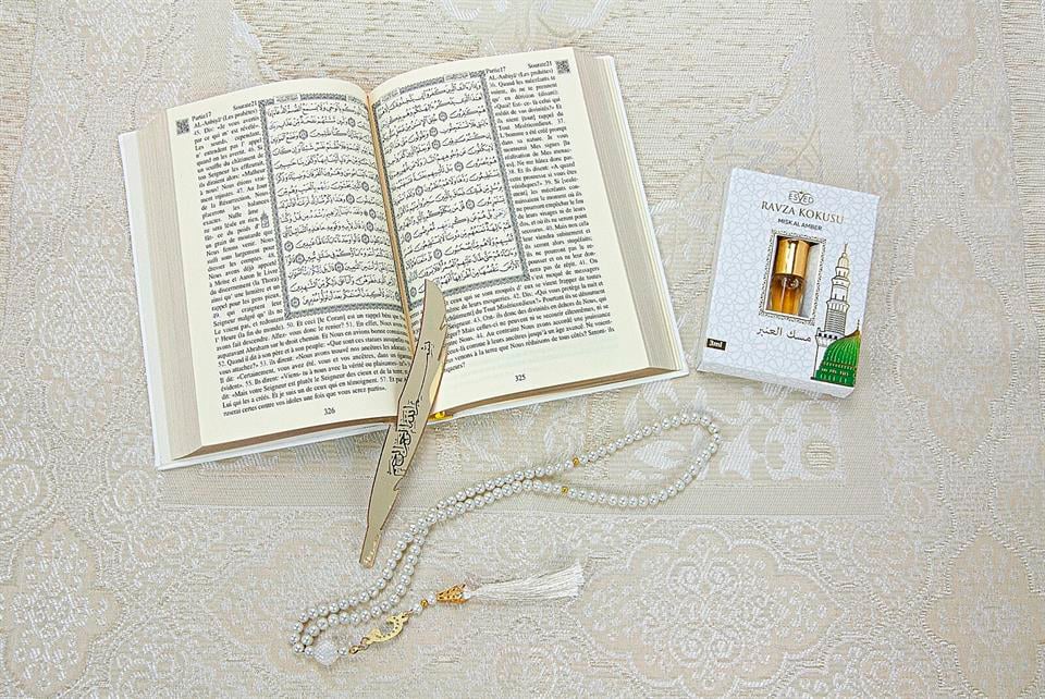 Fransızca Mealli Medine Hatlı Kuranı Kerim ve Seccade Seti Beyaz