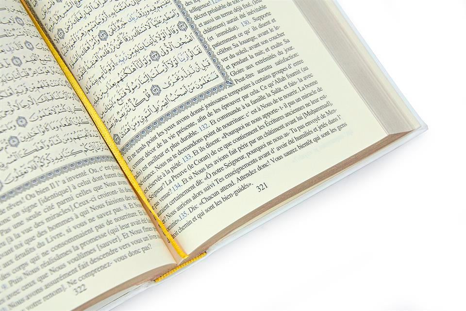 Fransızca Mealli Medine Hatlı Kuranı Kerim ve Seccade Seti Beyaz