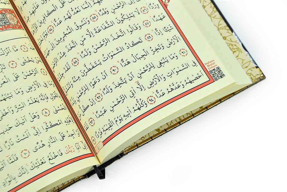 Kadife Kaplı Kabe Görünümlü Büyük Boy MDF Ahşap Maket Kuranı Kerim Seti
