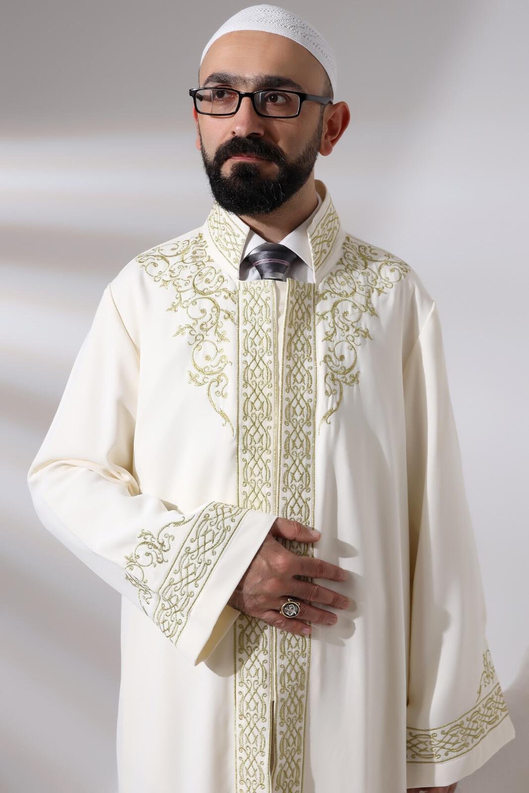 Krem Hakim Yaka Erkek Namaz Elbisesi Şerit Nakış İşlemeli İmam Cübbesi