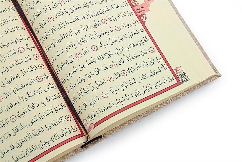 Mültezem Standlı Kadife Kaplı Kuranı Kerim Seti - Gold