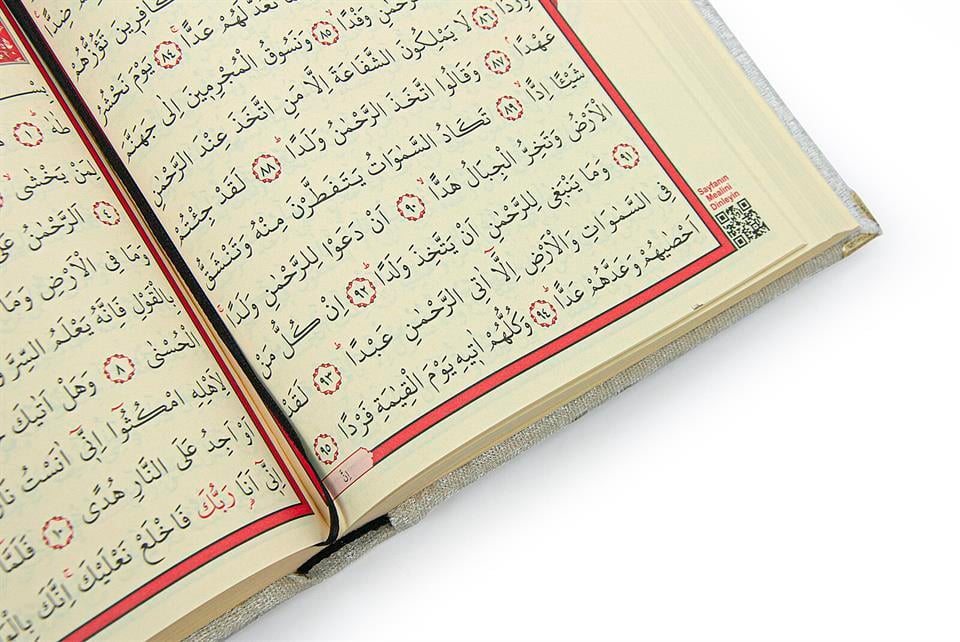 Mültezem Standlı Kadife Kaplı Kuranı Kerim Seti - Krem
