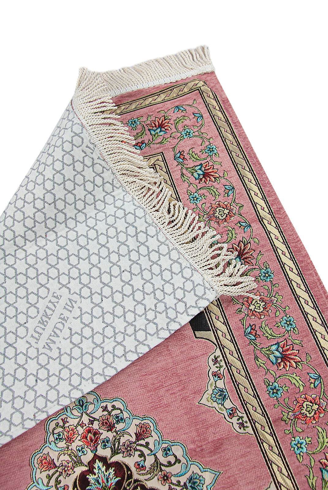 Pembe Çiçek Motifli Mihraplı Astarlı Şönil Seccade