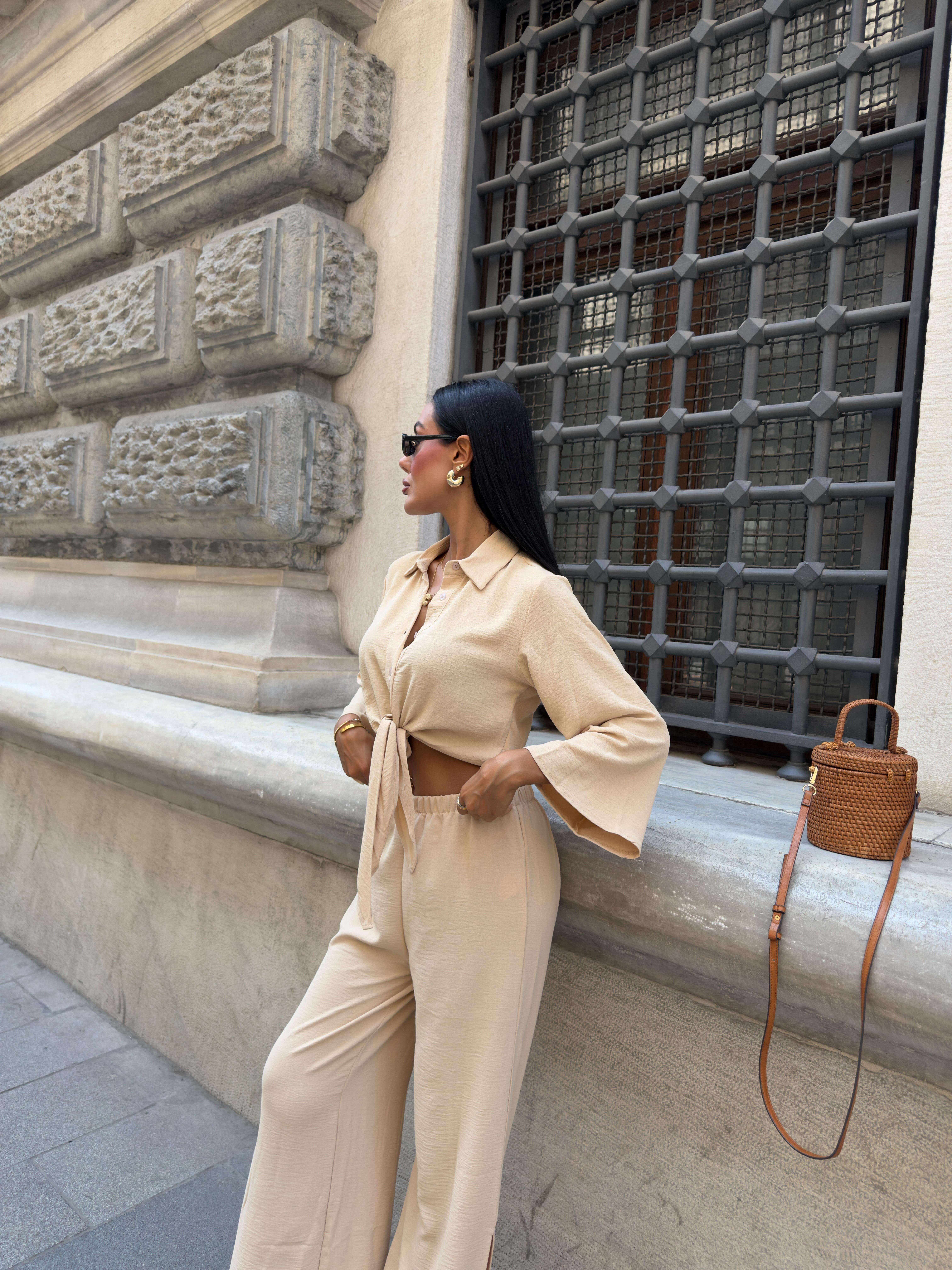 Bağlamalı Gömlek ve Yırtmaç Pantolonlu Ayrobin Takım 10179 R8-J-K3