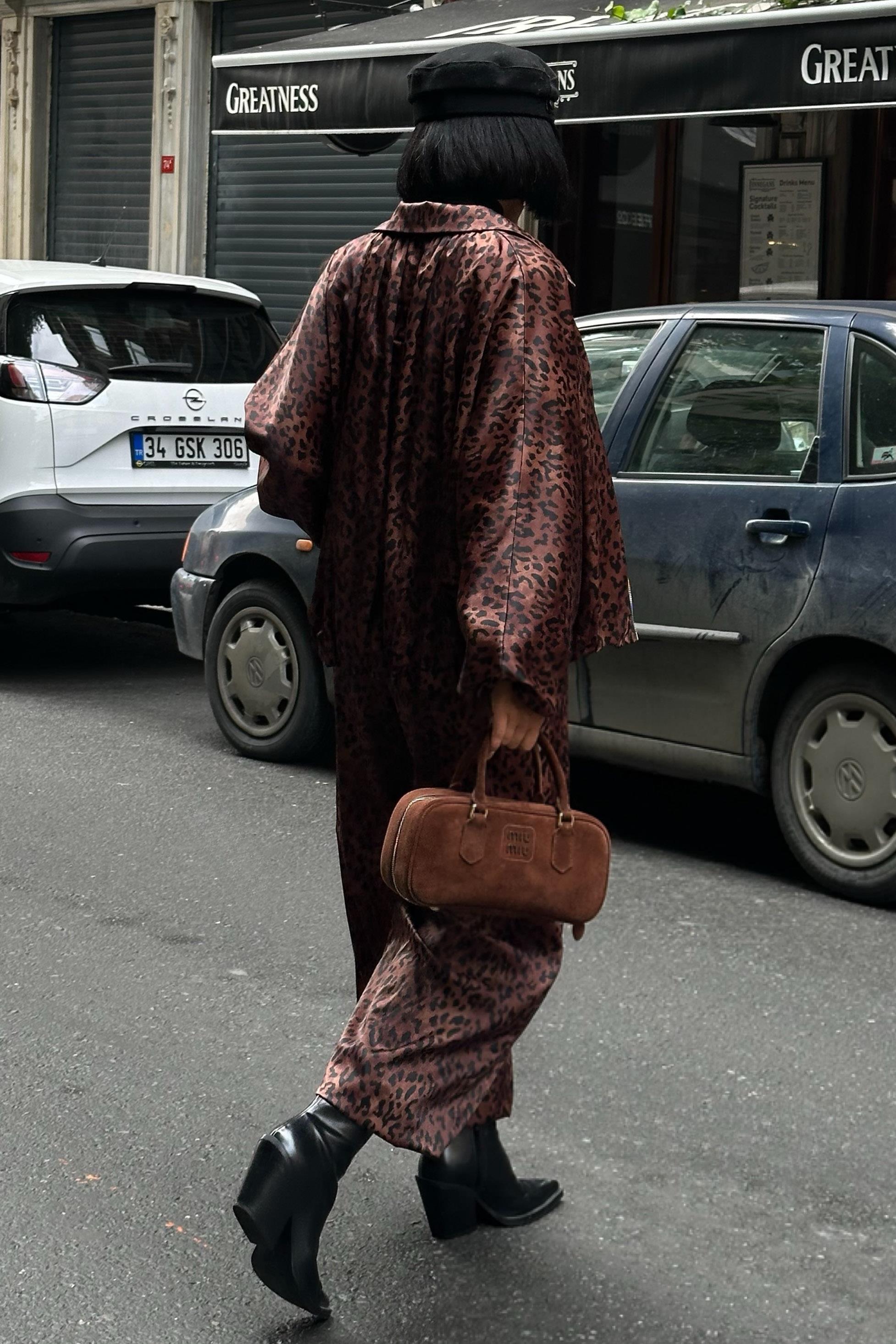 Bomber Ceket ve Şalvar Pantolonlu Leopar Desen Saten Takım 10276