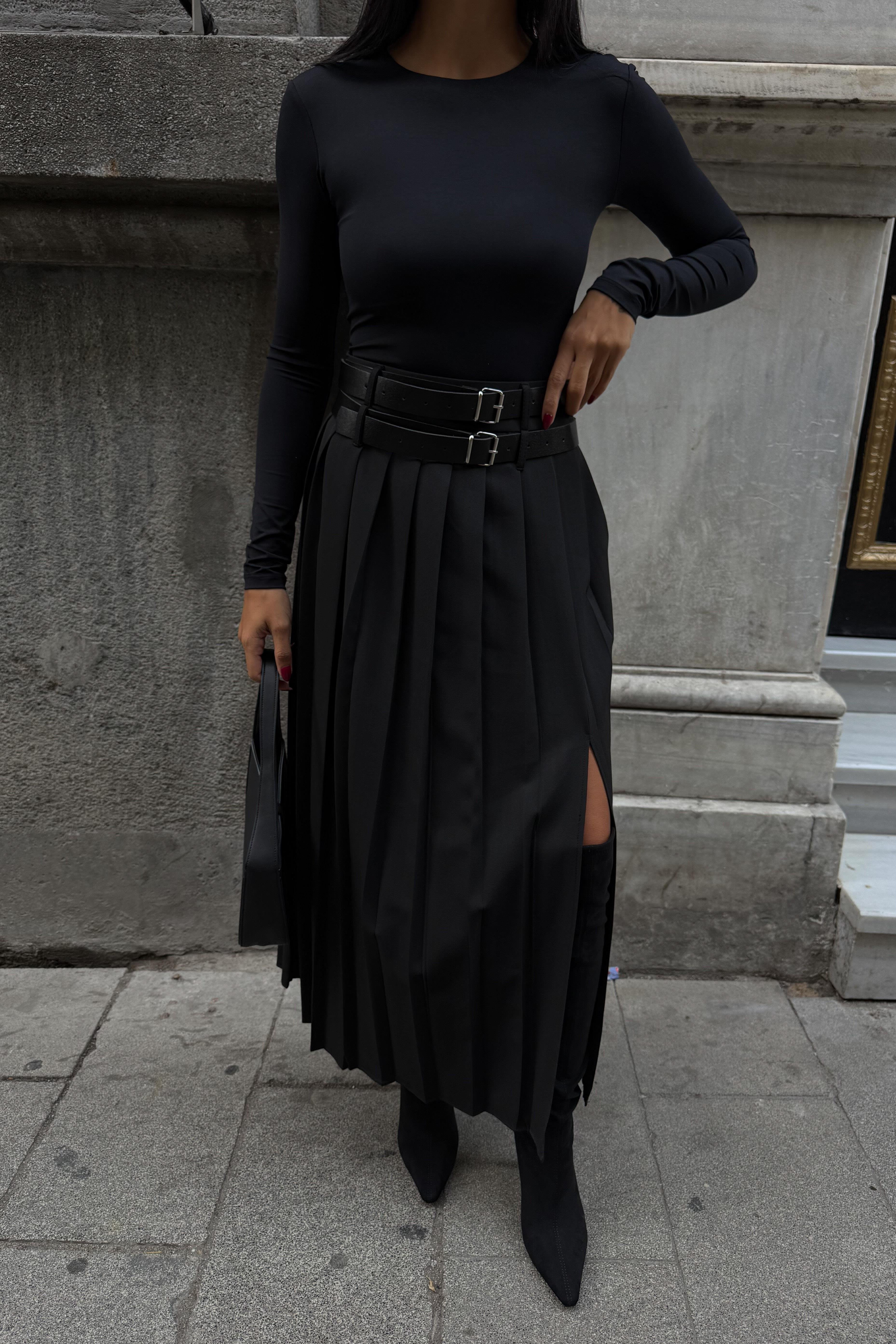 Çift Kemer Detaylı ve Yırtmaçlı Pileli Etek 4055