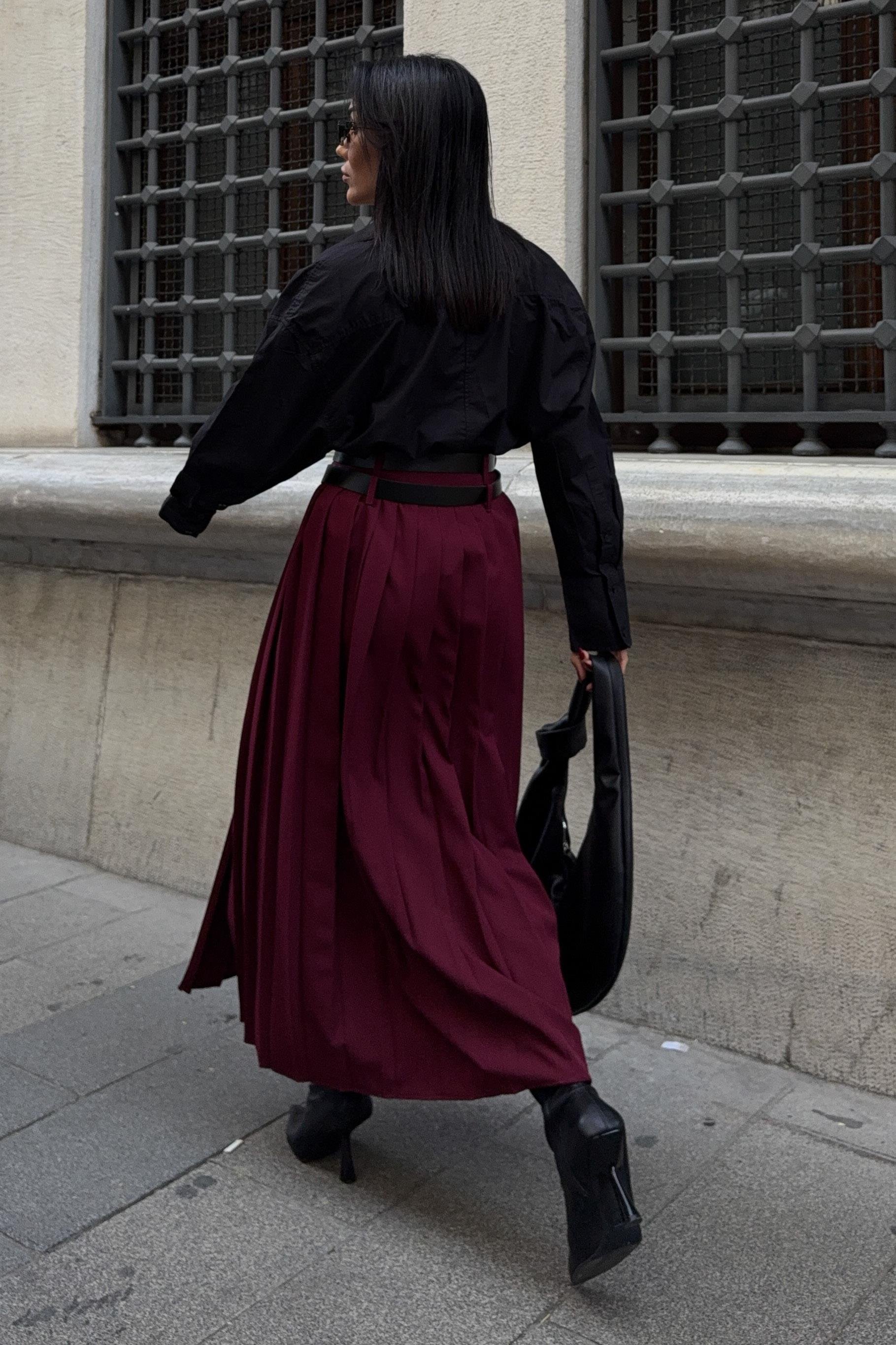 Çift Kemer Detaylı ve Yırtmaçlı Pileli Etek 4055