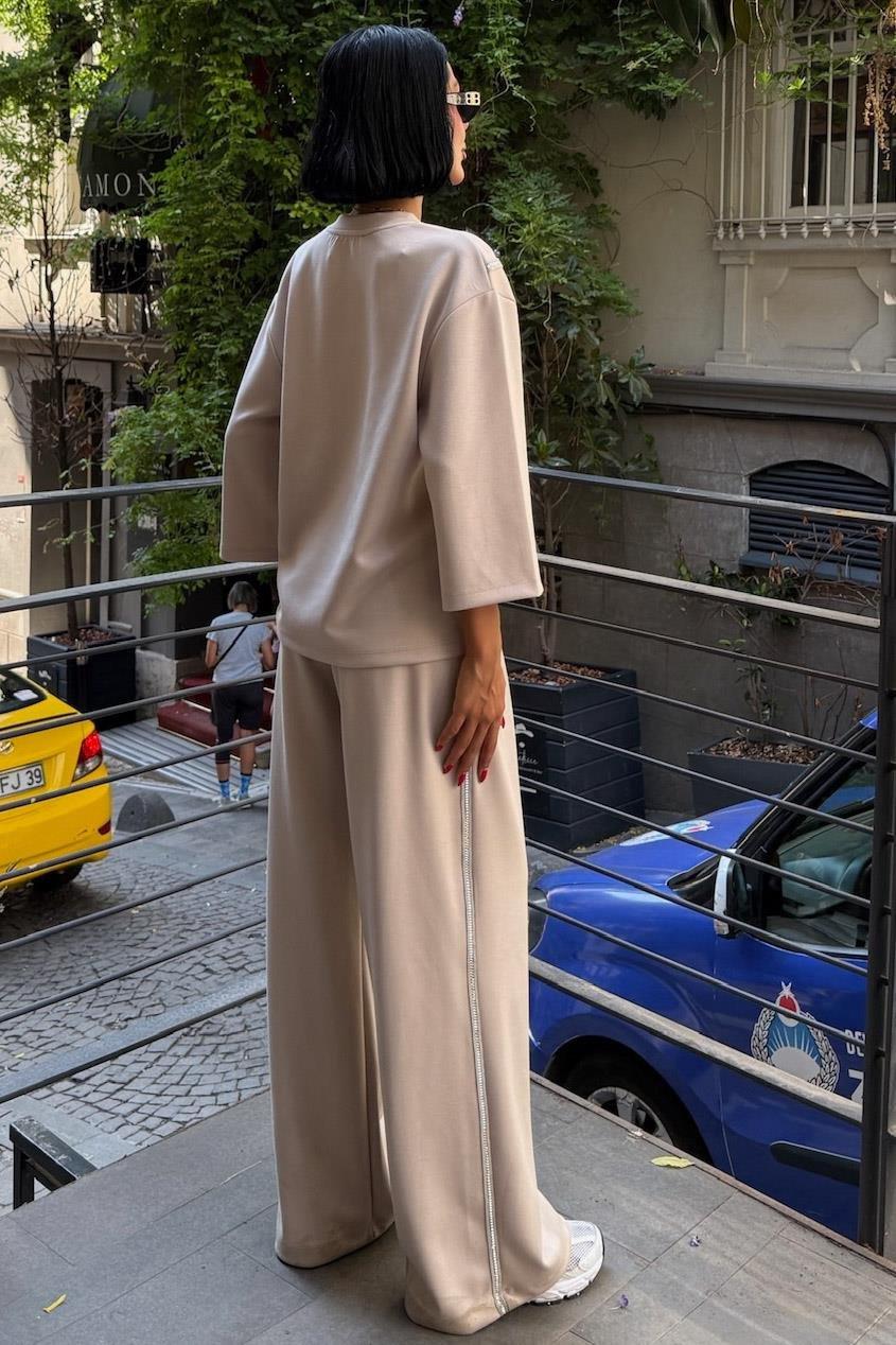 Göğüs Pencereli ve Aksesuar Detaylı Modal Takım 10255 R5-B-K1