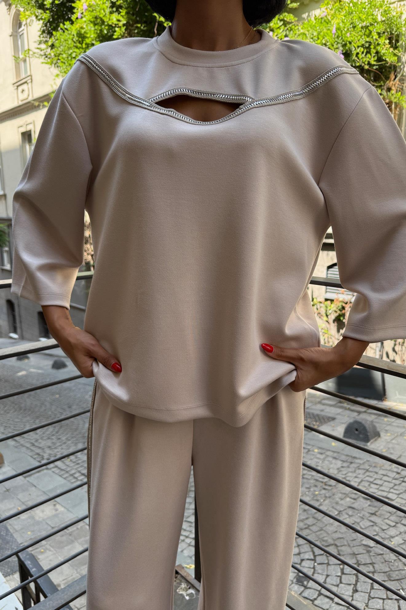 Göğüs Pencereli ve Aksesuar Detaylı Modal Takım 10255 R5-B-K1