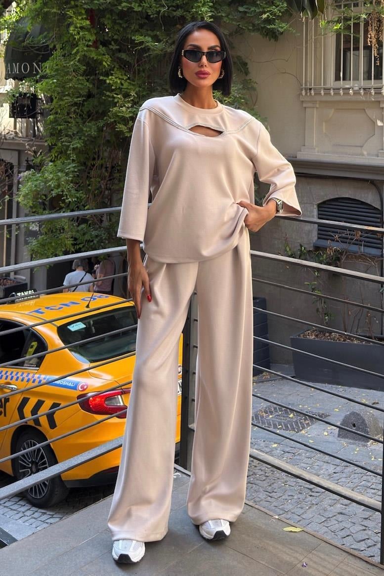 Göğüs Pencereli ve Aksesuar Detaylı Modal Takım 10255 R5-B-K1