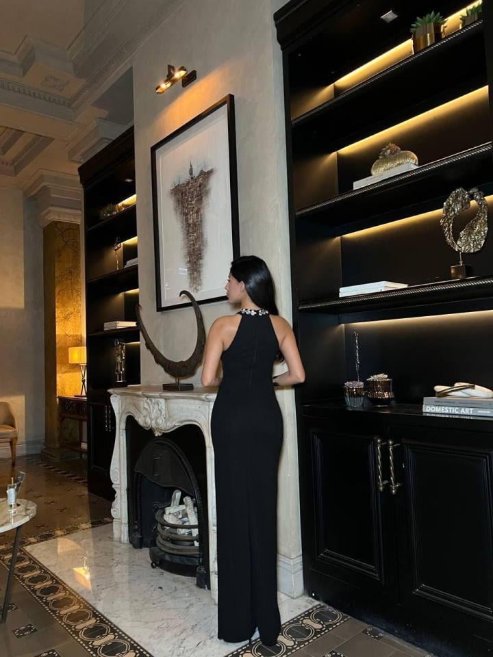 İthal Likralı Scuba Crep Kumaş Taş Ve Gül Detaylı Elbise