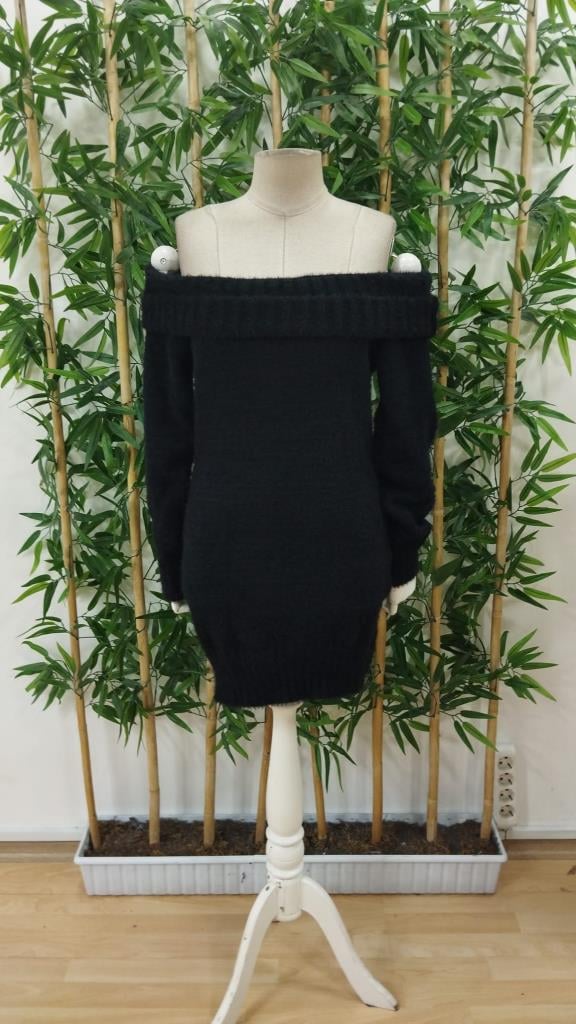 Kadın Uzun Kollu Omuzlardan Açık Kısa şardonlu Triko Elbise