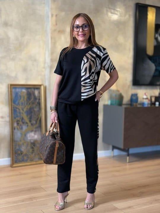 Kısa Kollu Bisiklet Yaka Zebra Desen Iki Iplik Kumaş Bluz Pantolon Ikili Takım