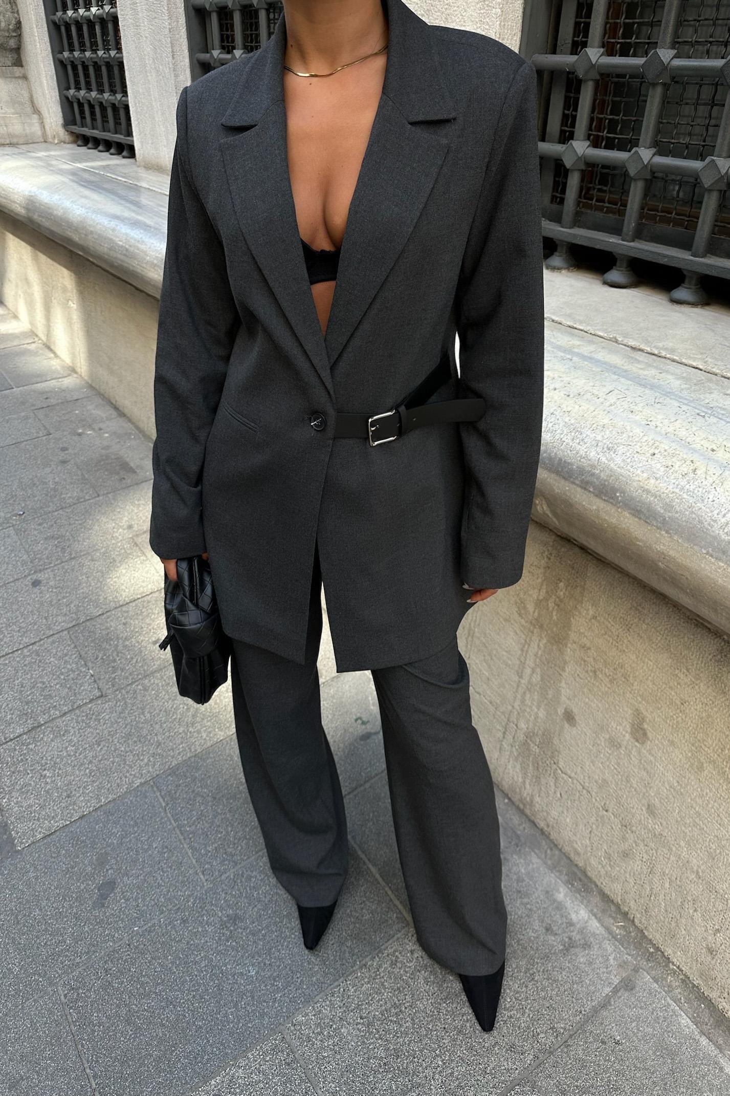 Meredith Kemerli Klasik Takım 9895