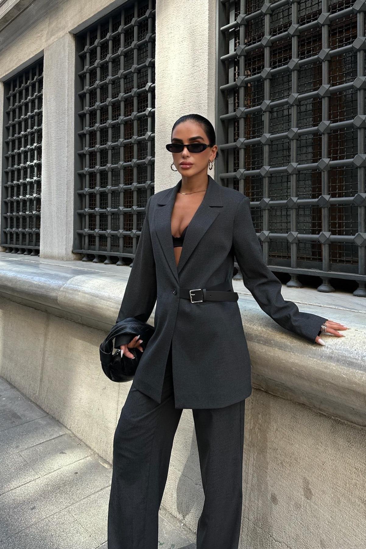 Meredith Kemerli Klasik Takım 9895