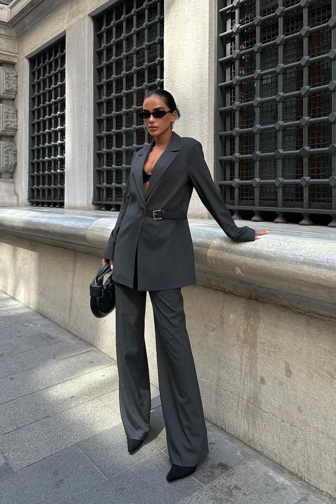 Meredith Kemerli Klasik Takım 9895