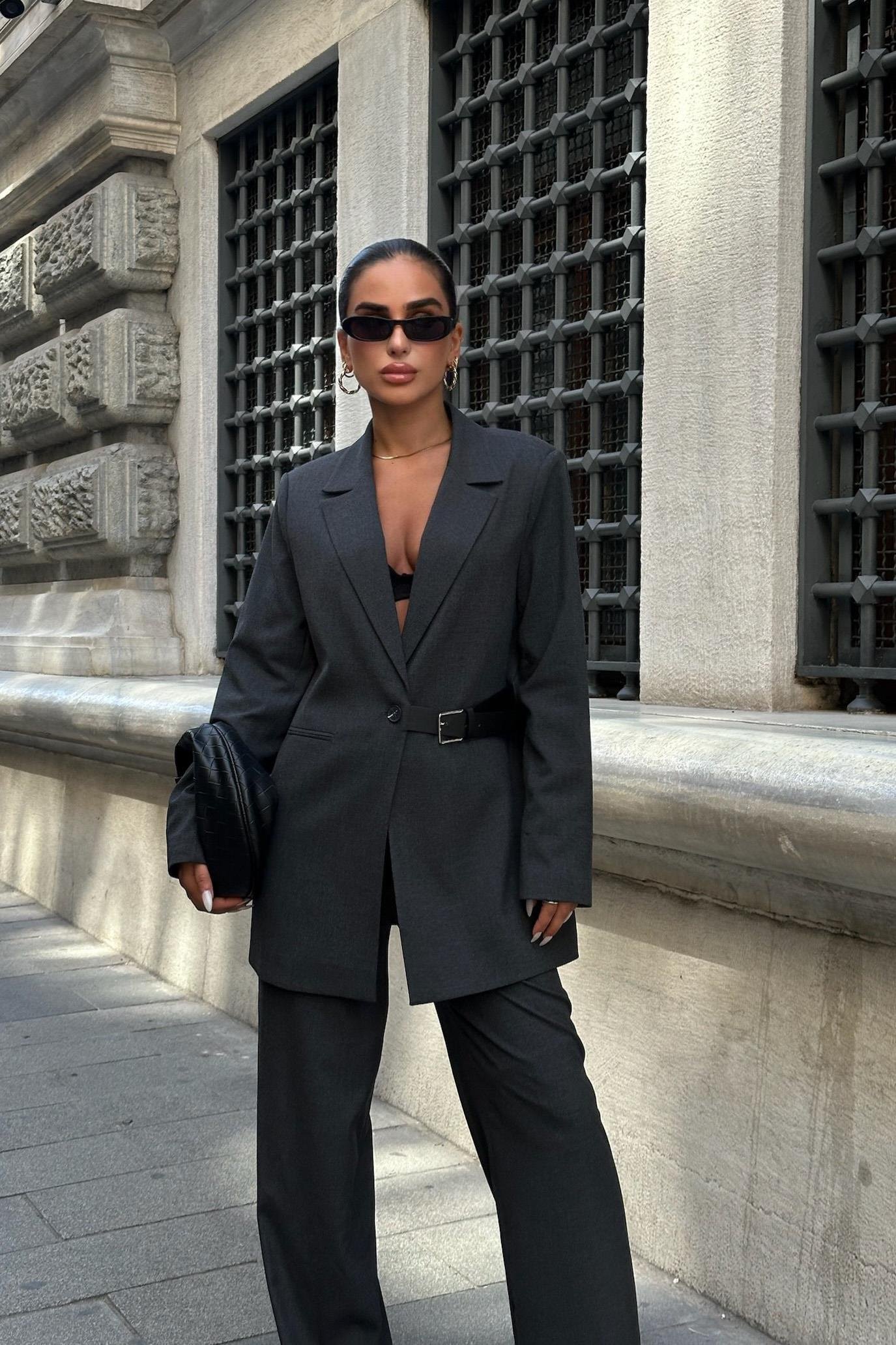 Meredith Kemerli Klasik Takım 9895