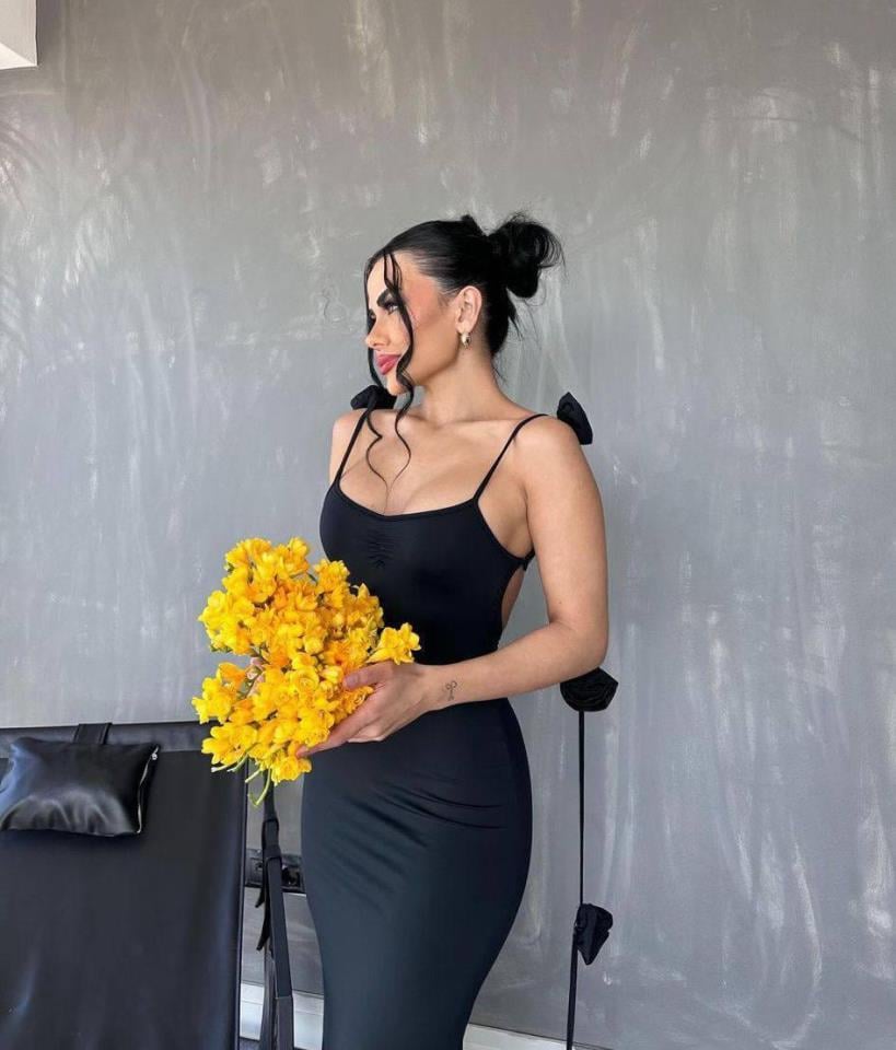 ÖZEL FİYAT Dalgıç Kumaş Gül Detaylı Tasarım Elbise