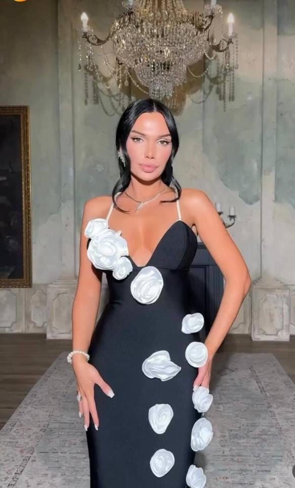 ÖZEL FİYAT İp Askısı Taşlı Gül Detaylı Tasarım Elbise