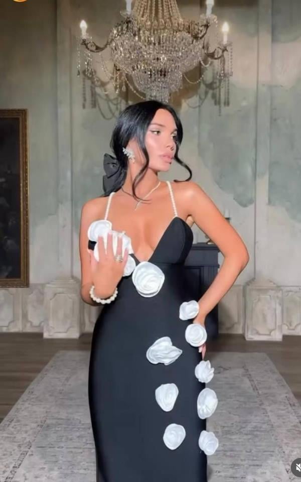 ÖZEL FİYAT İp Askısı Taşlı Gül Detaylı Tasarım Elbise