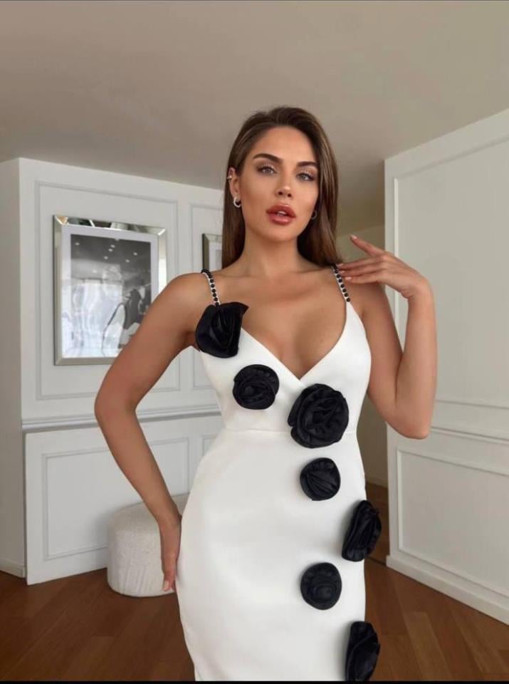 ÖZEL FİYAT İp Askısı Taşlı Gül Detaylı Tasarım Elbise