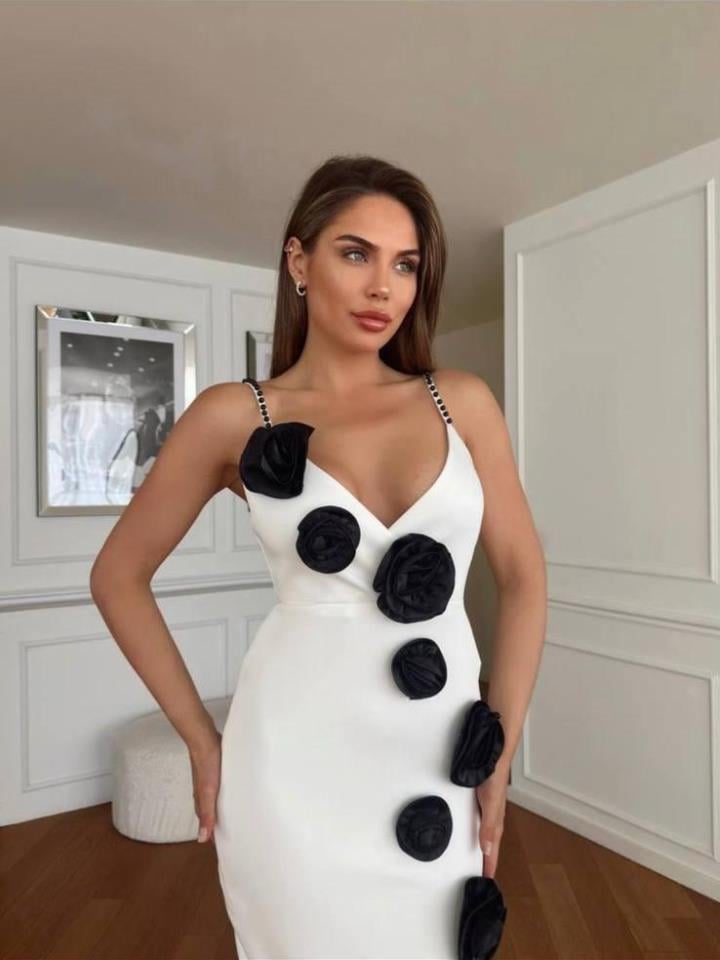 ÖZEL FİYAT İp Askısı Taşlı Gül Detaylı Tasarım Elbise