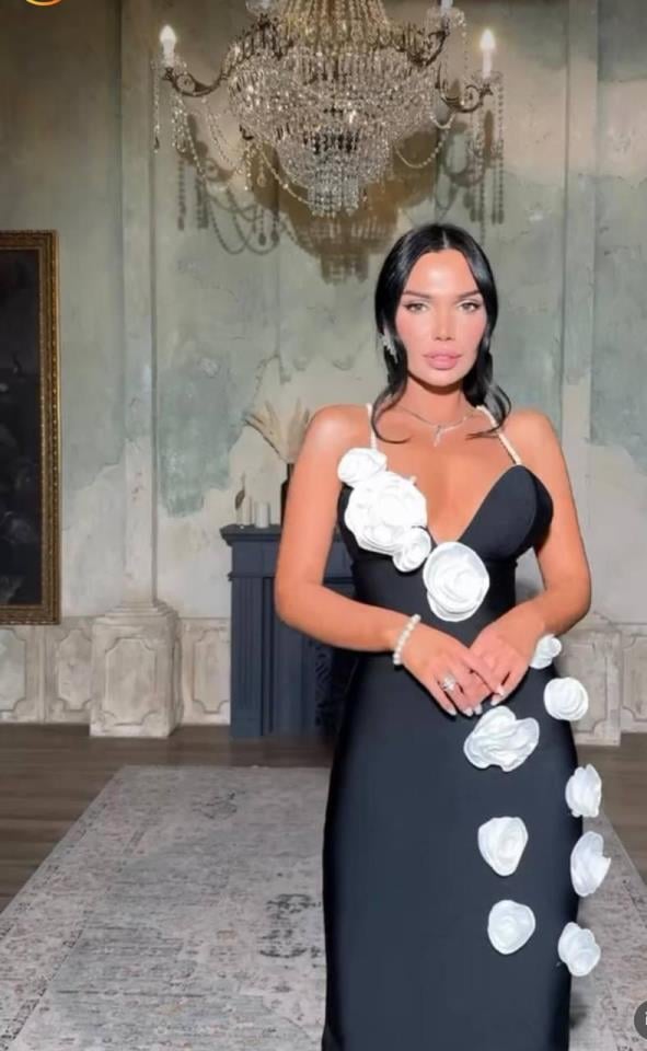 ÖZEL FİYAT İp Askısı Taşlı Gül Detaylı Tasarım Elbise