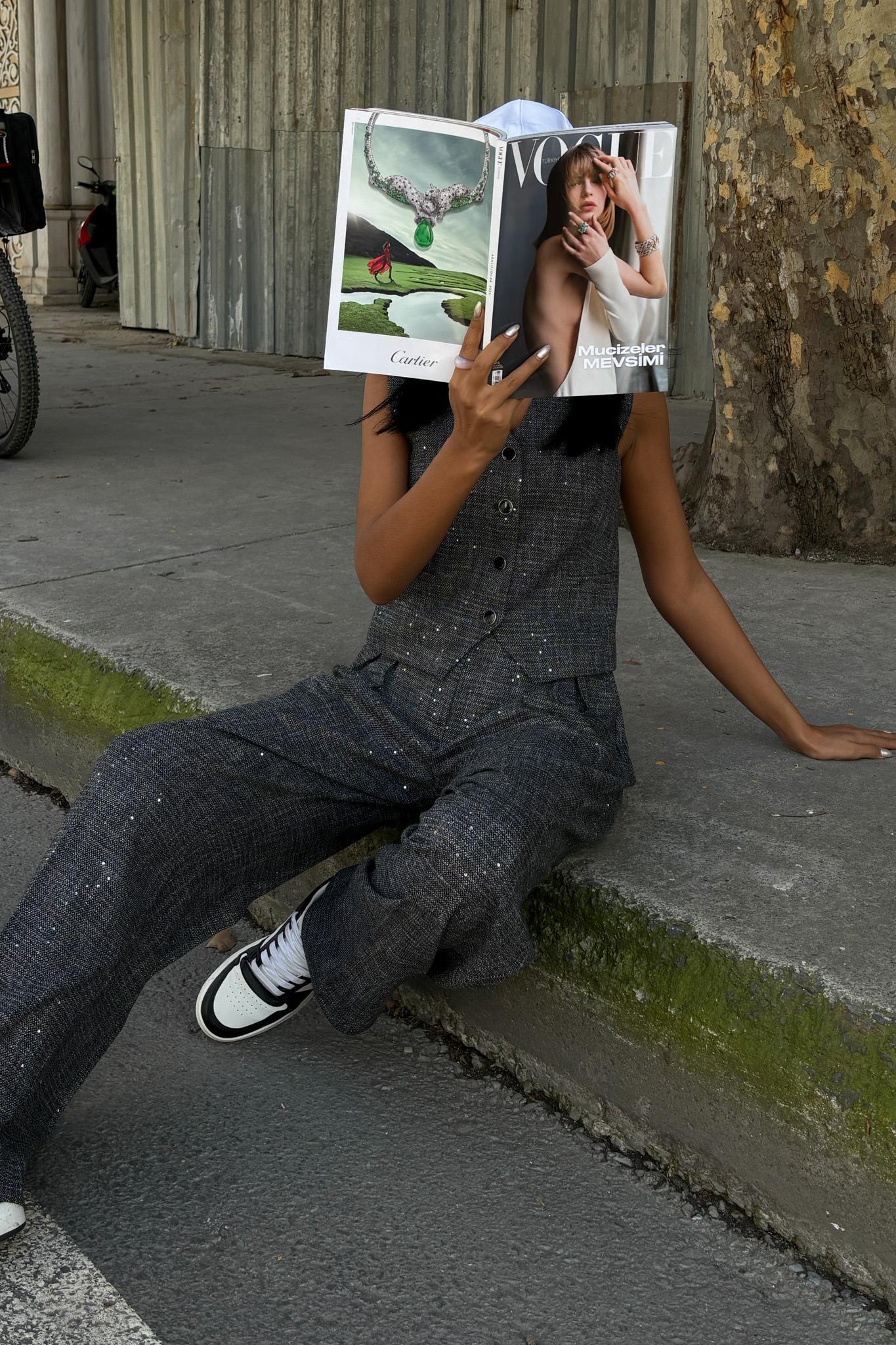 Pul Payetli ve Simli Yelekli Takım 10088 R7-H-K2