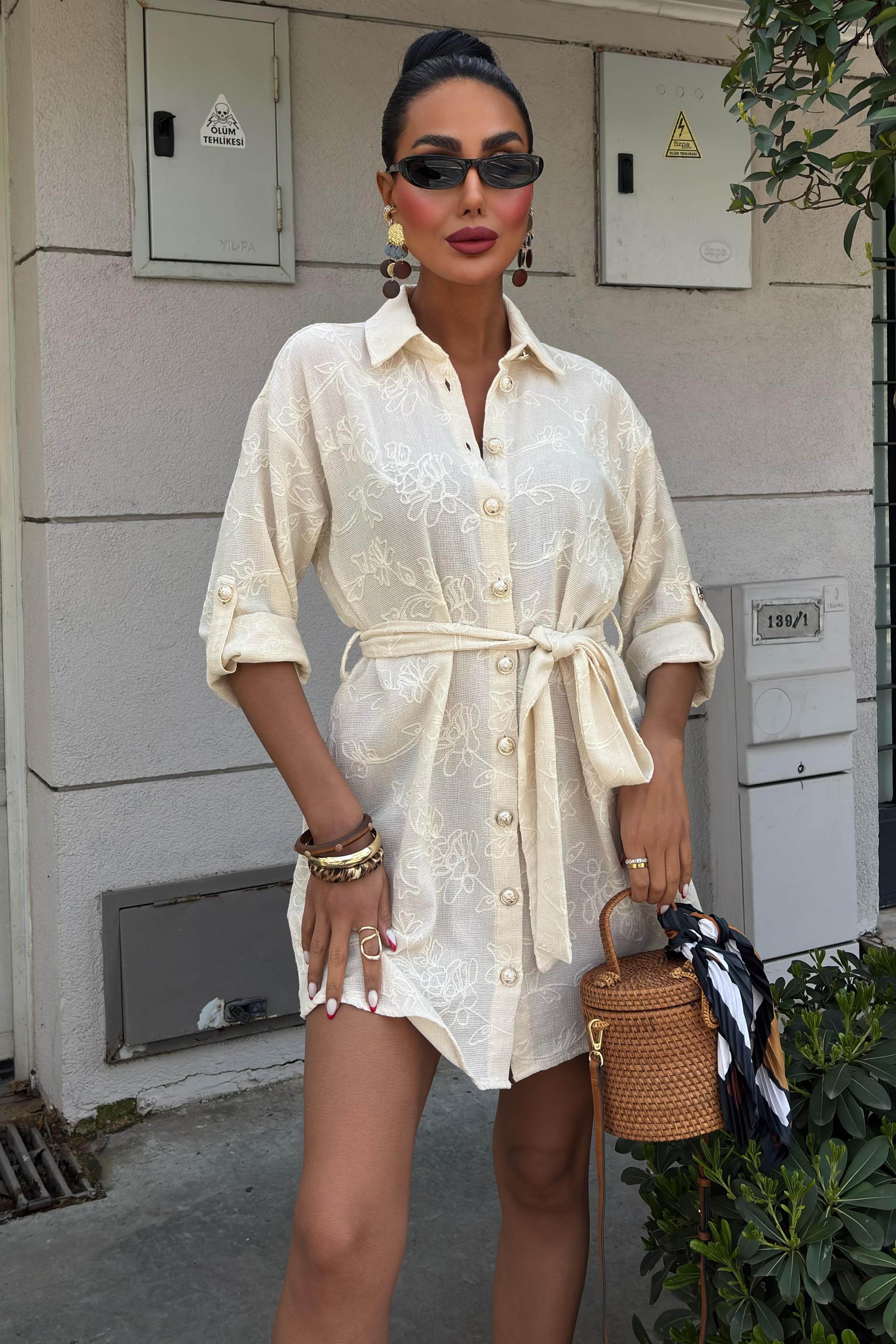 Süzene Nakışlı ve Gold Düğmeli Elbise 2742 R6-J-K3