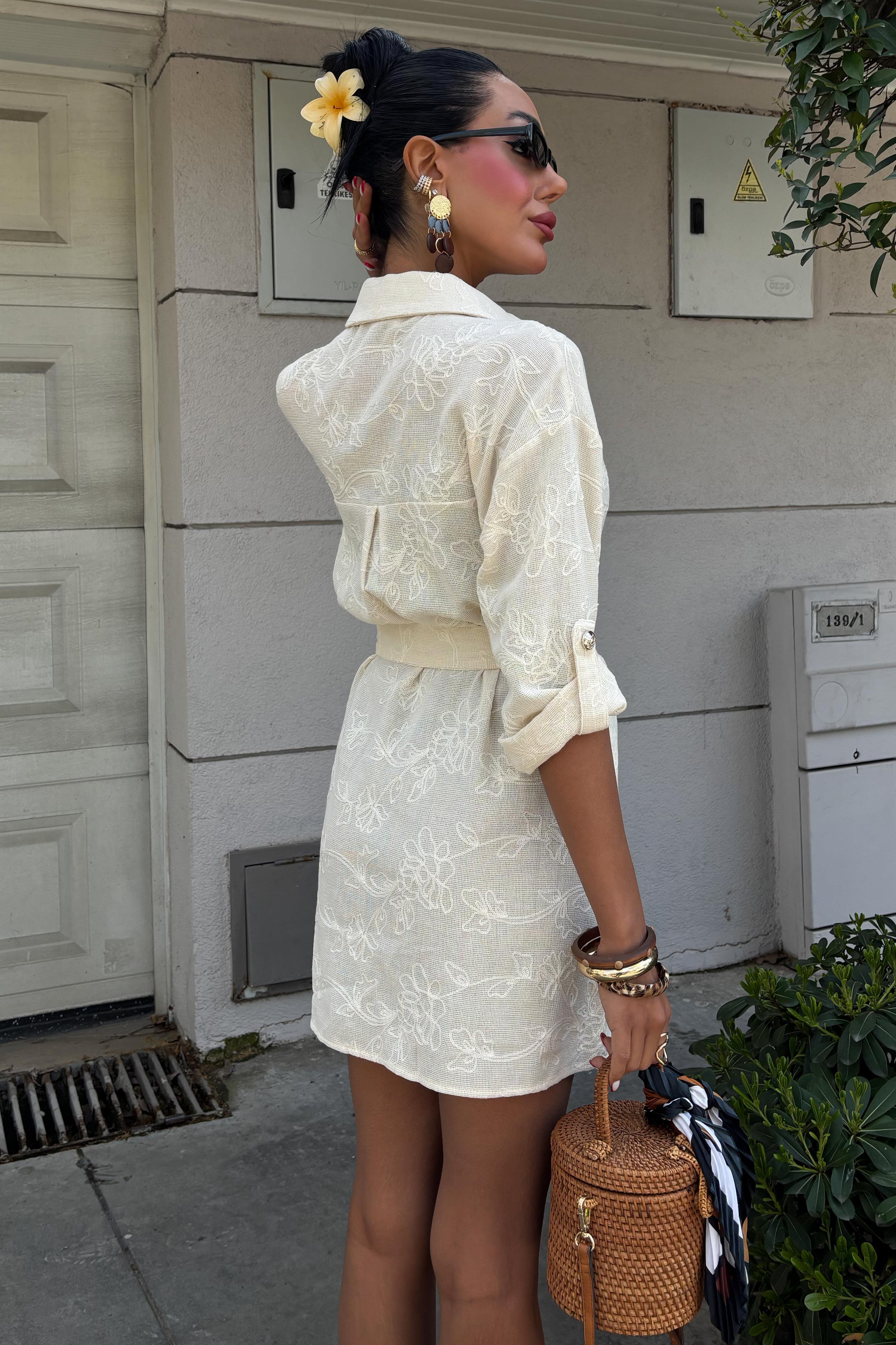 Süzene Nakışlı ve Gold Düğmeli Elbise 2742 R6-J-K3