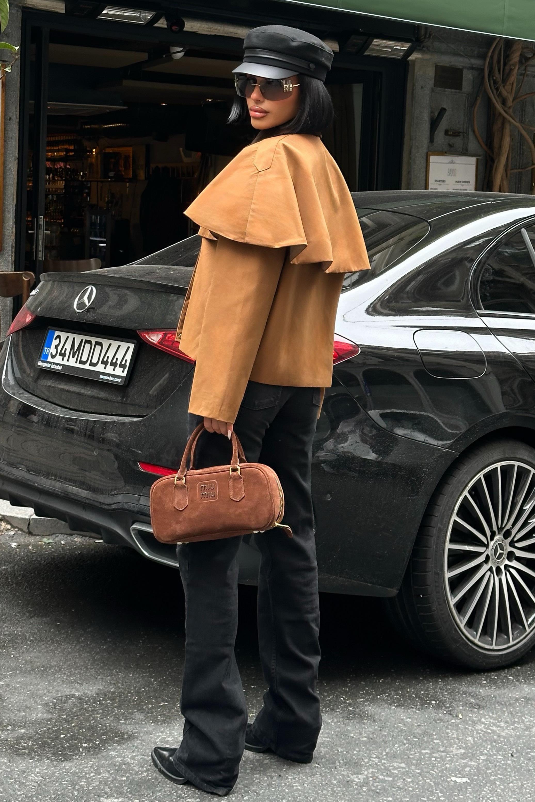 Trençkot Stil Pelerinli Ceket – Kadife Detay Mont 7076-08