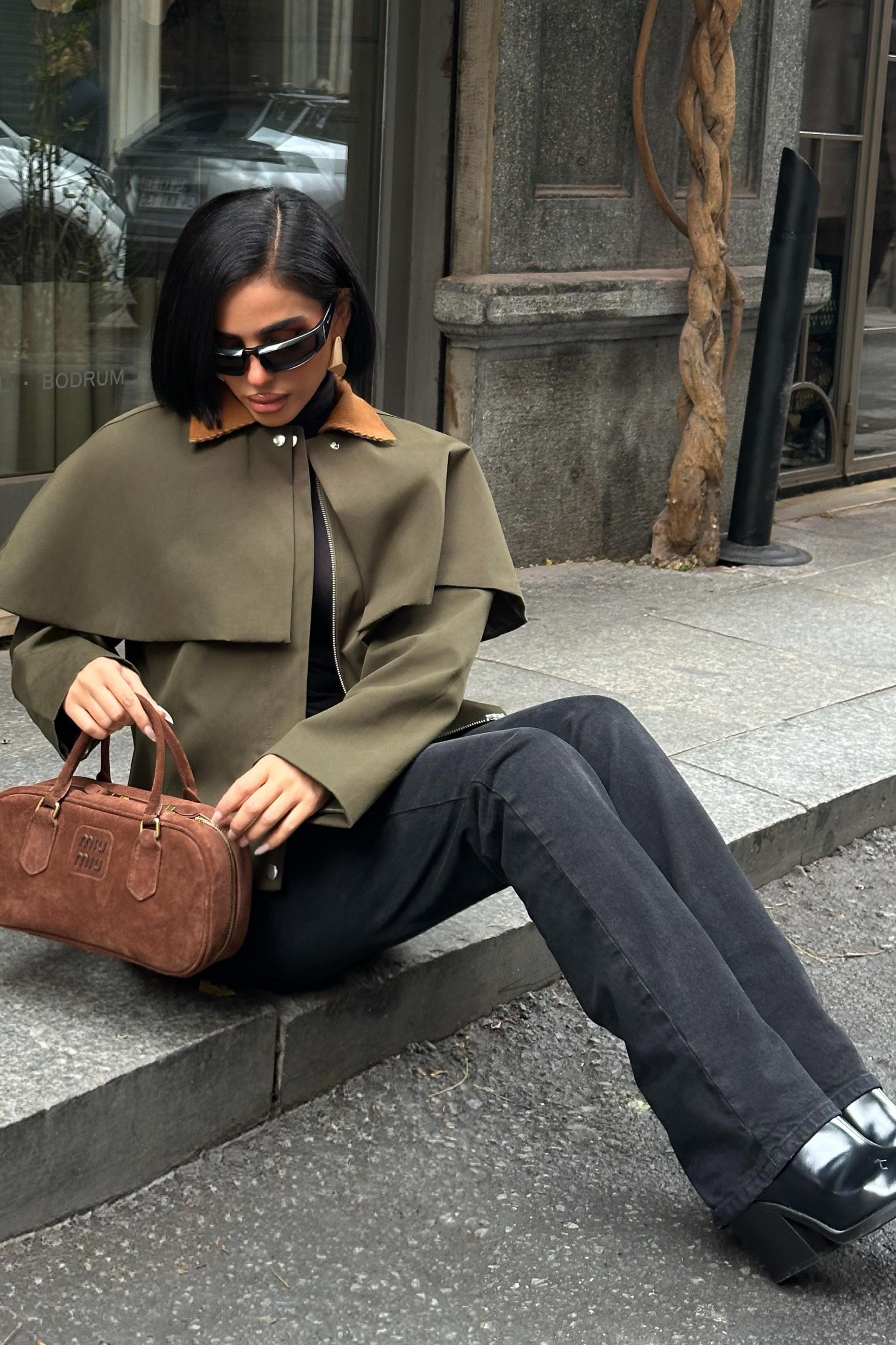 Trençkot Stil Pelerinli Ceket – Kadife Detay Mont 7076-08