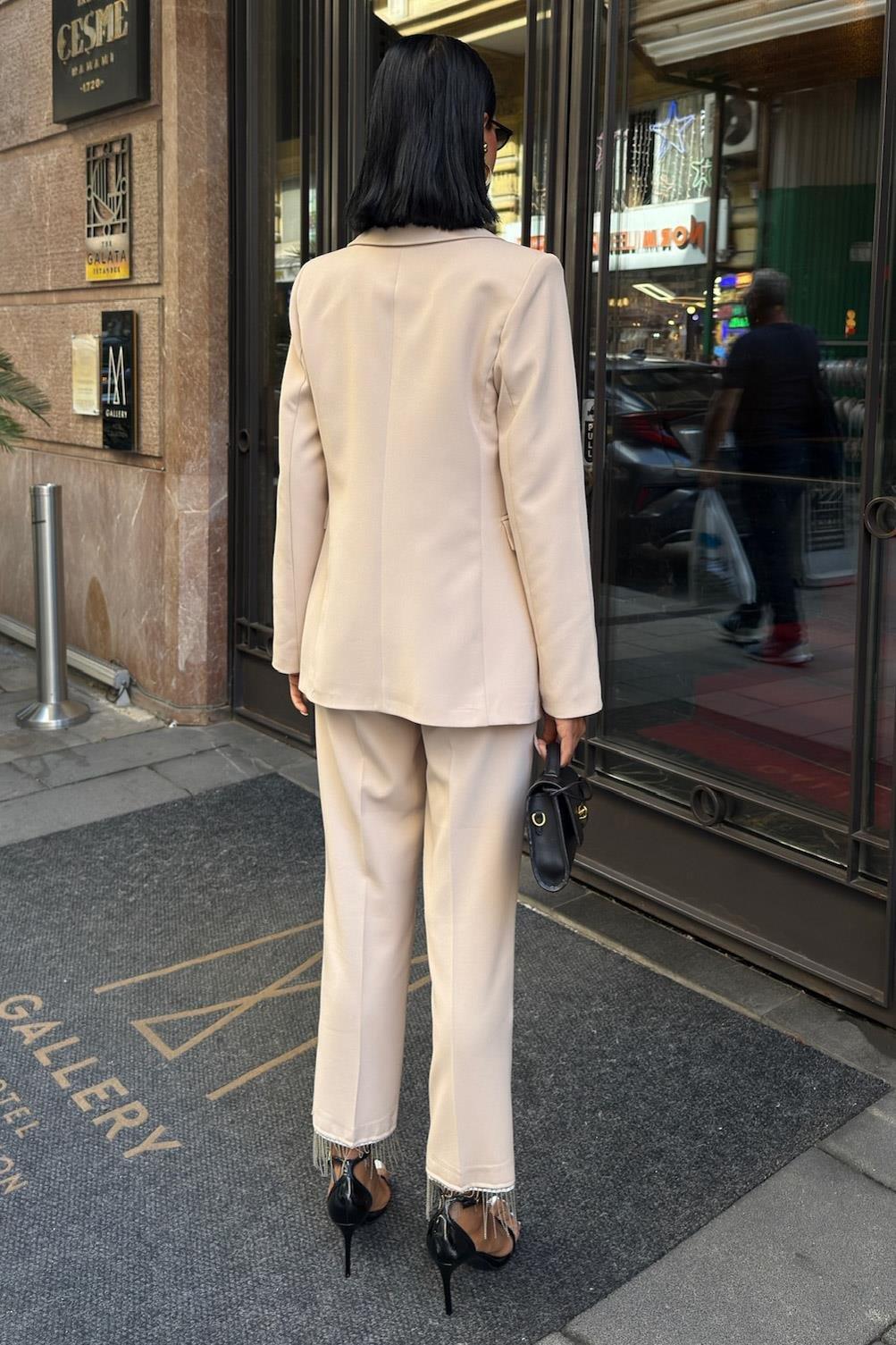 Yaka ve Paçaları Püsküllü Takım Elbise 10043 R8-D-K3