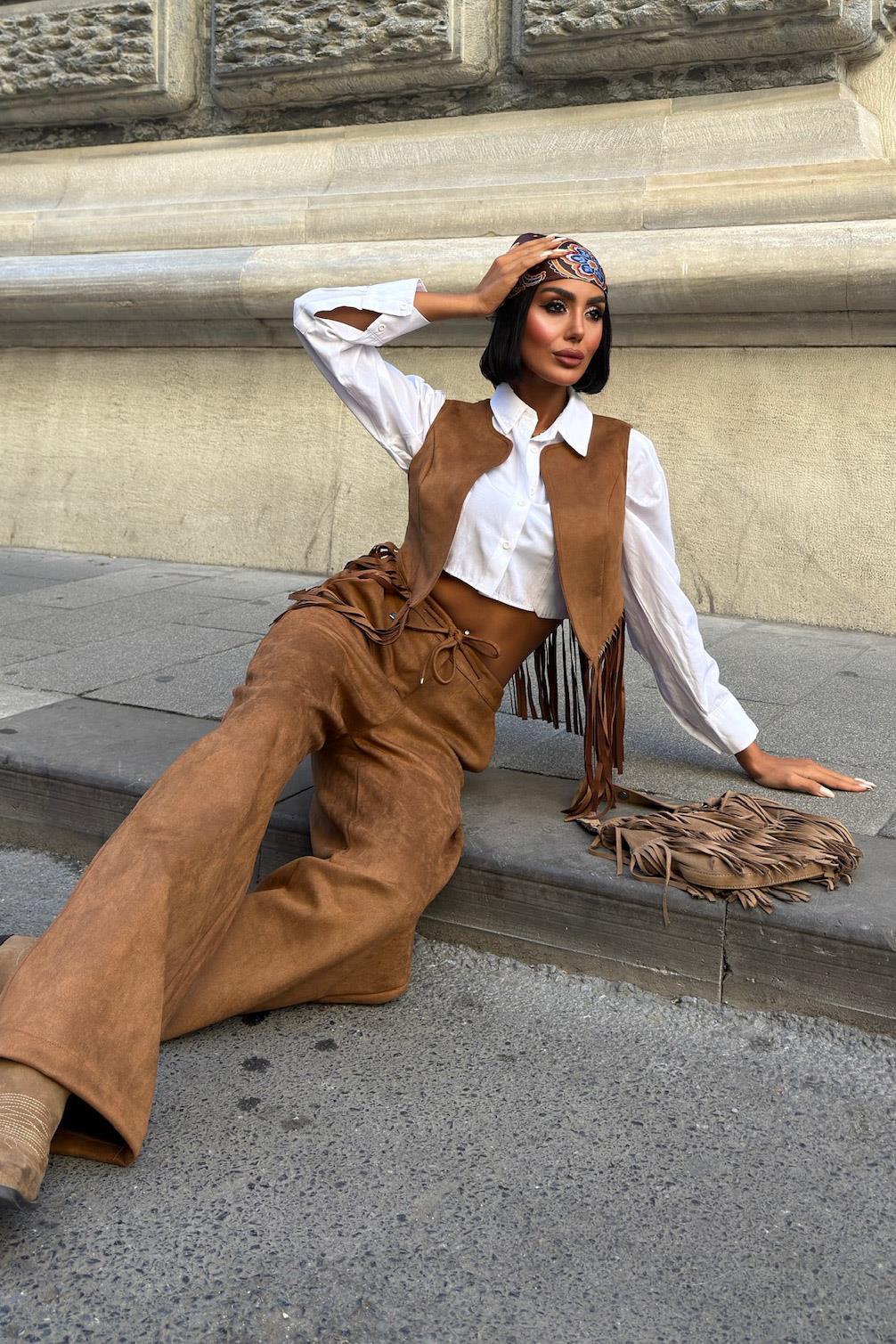 Yeleği Püsküllü Süet Takım 10273