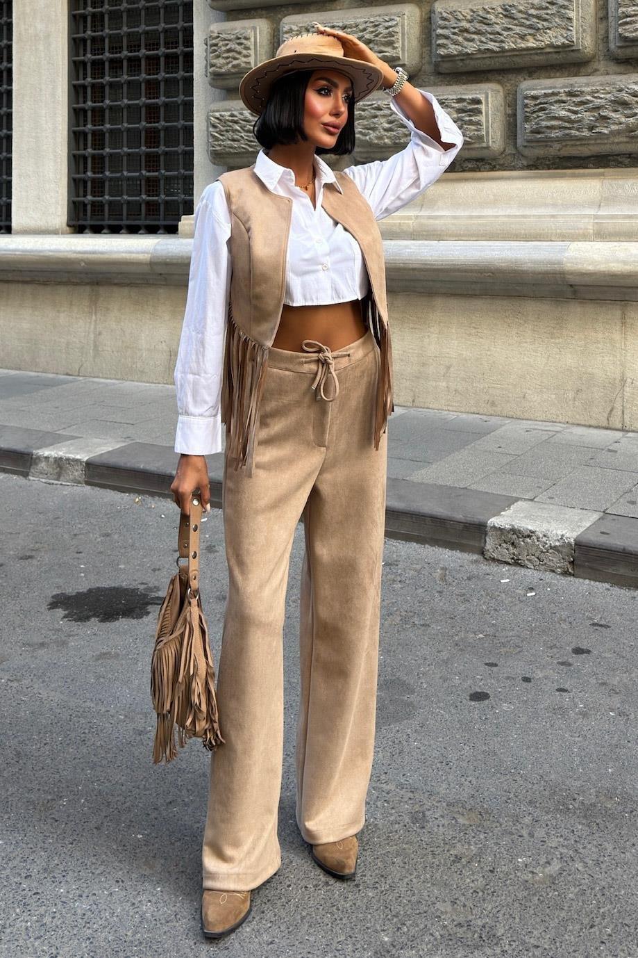 Yeleği Püsküllü Süet Takım 10273