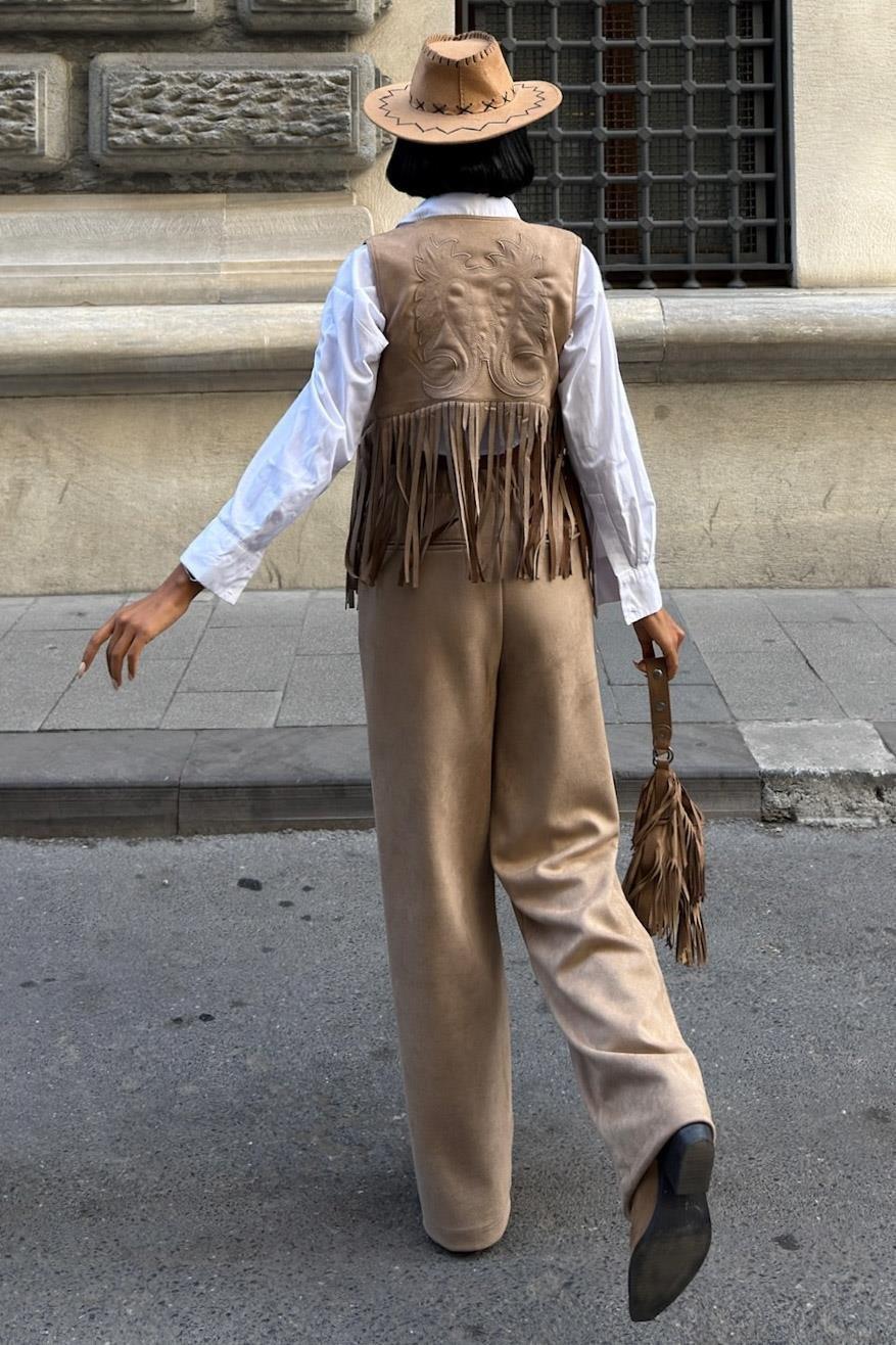 Yeleği Püsküllü Süet Takım 10273