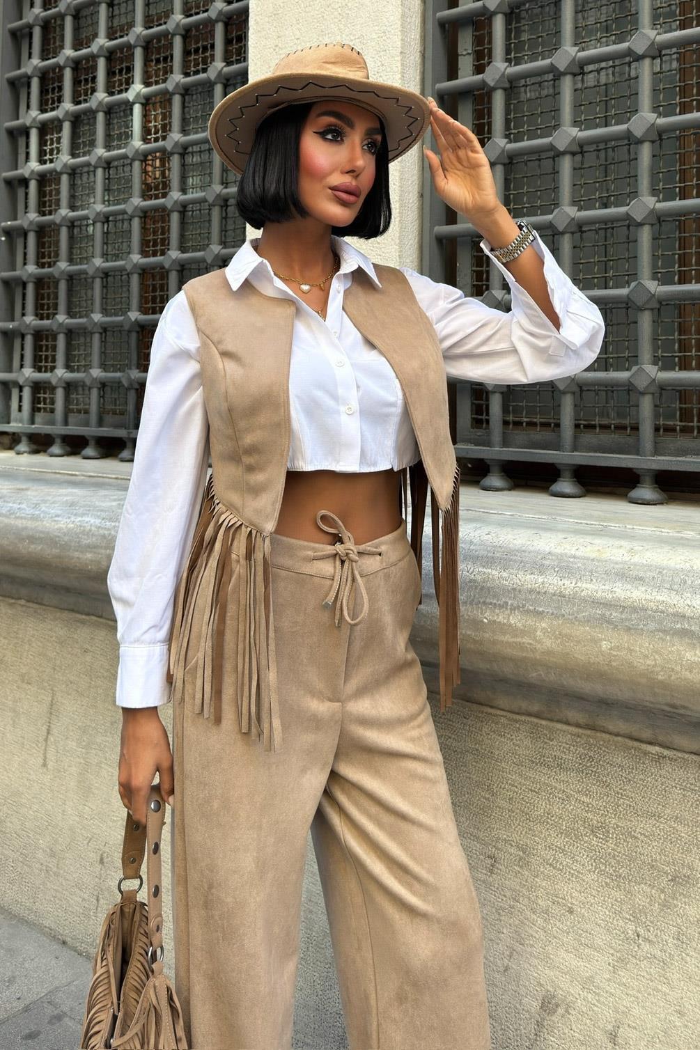 Yeleği Püsküllü Süet Takım 10273