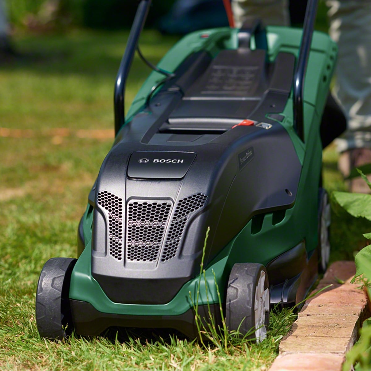 BOSCH Advanced Rotak 580 Çim Biçme Makinası