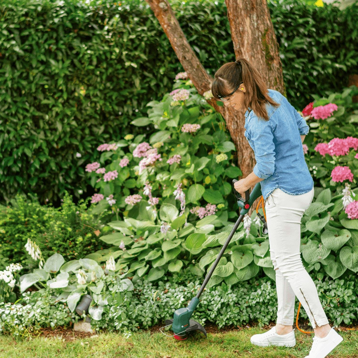Bosch Easyrotak 32-235 Çim Biçme Makinesi + Easygrasscut 23 Kenar Kesme Makinesi + Çelik Budama Makası
