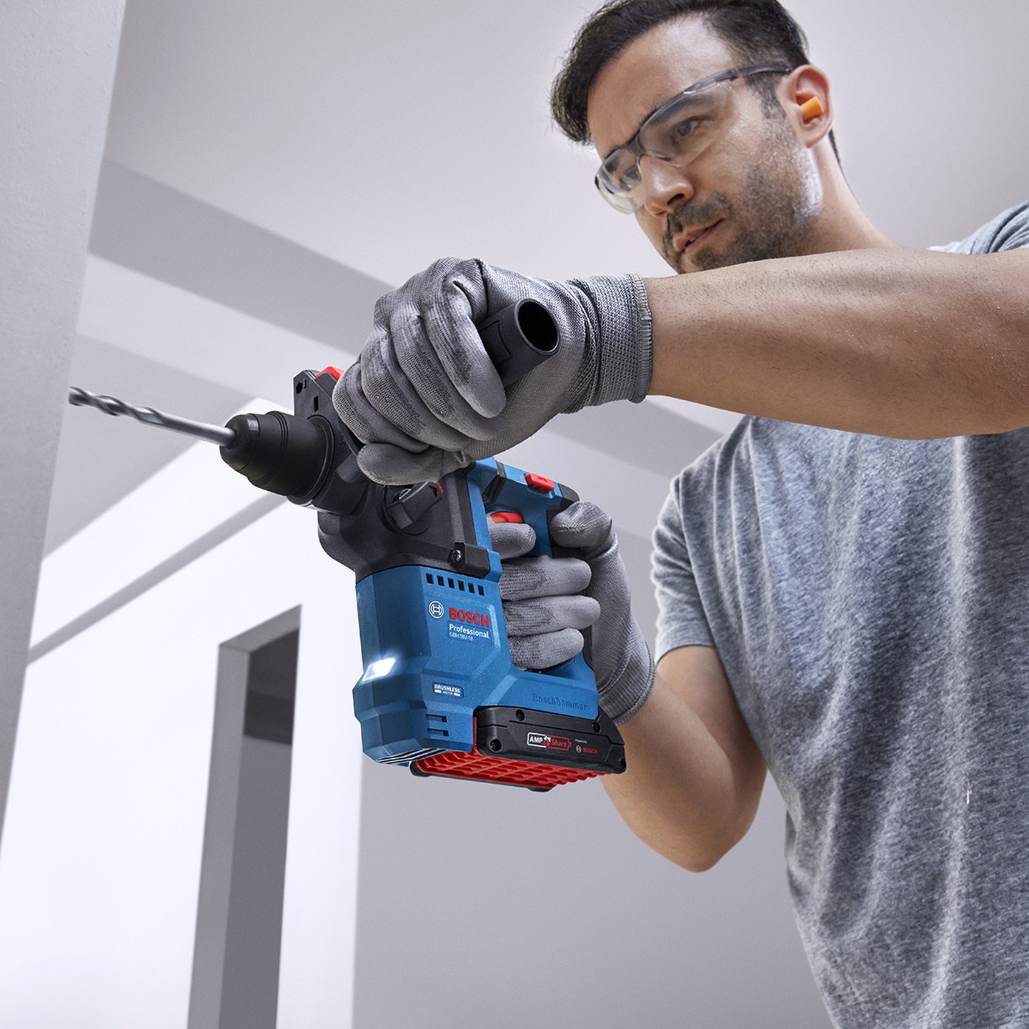 Bosch Professional GSB 18V-25 Akülü Darbeli Vidalama + GBH 18V-18 Akülü Kırıcı Delici  2 Ah Tek Akü Kombi Set - 0615A5007P
