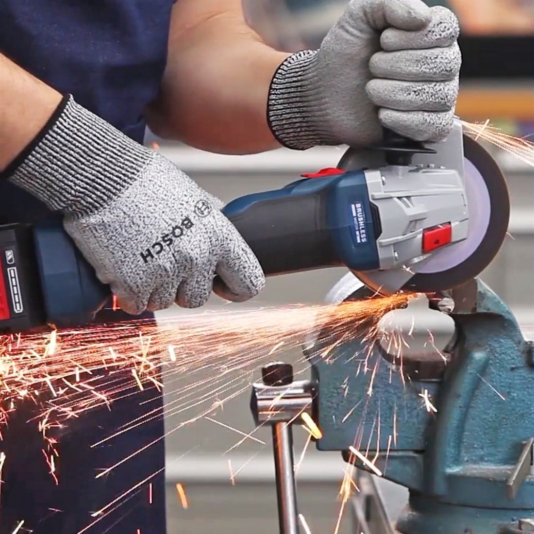 Bosch Professional GWS 18V - 10 Taşlama - 06019j4004 ( 2x5.0Ah ; L-Boxx ; 125 mm ) 