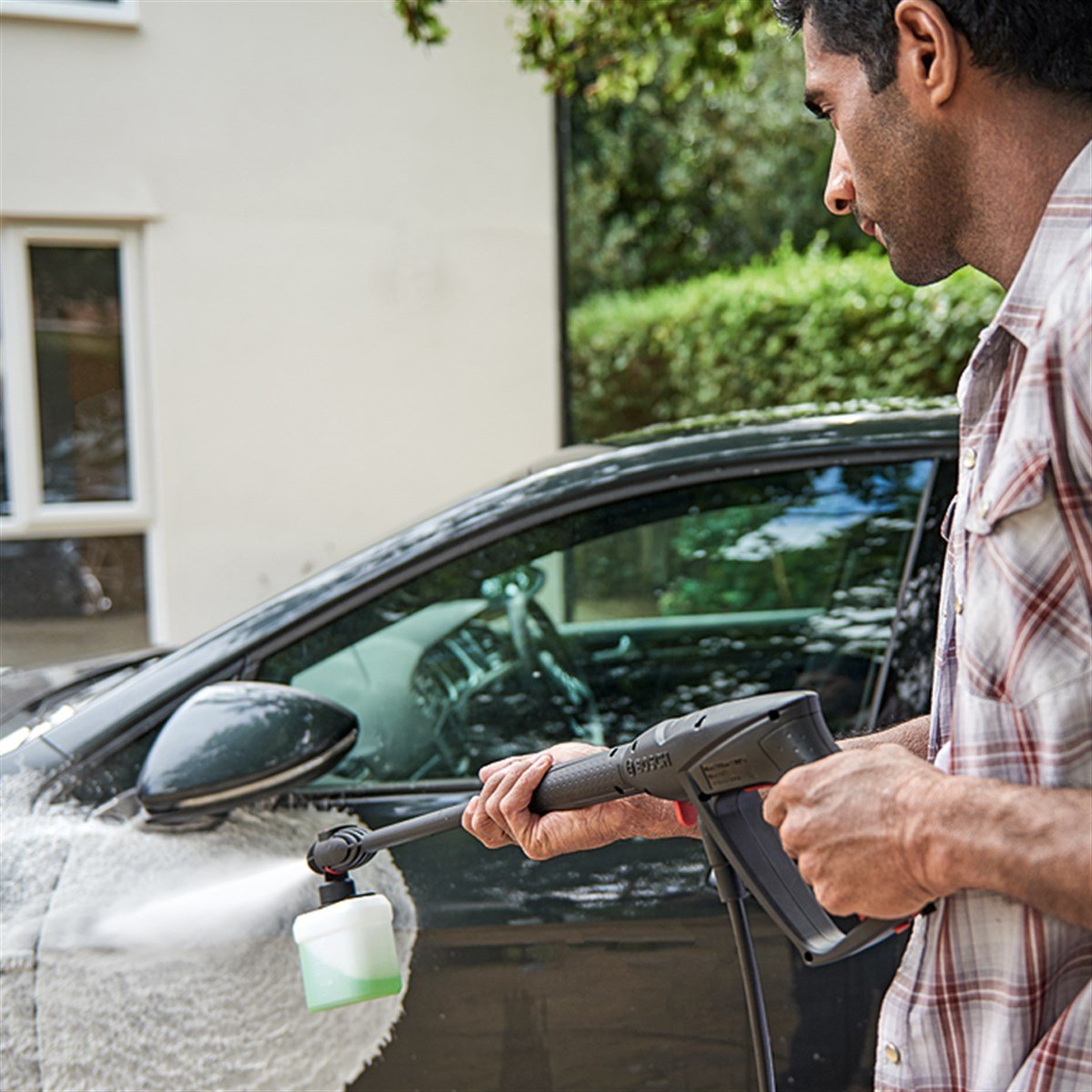 BOSCH Universal Aquatak 125 Yüksek Basınçlı Yıkama Makinesi - 06008A7A00