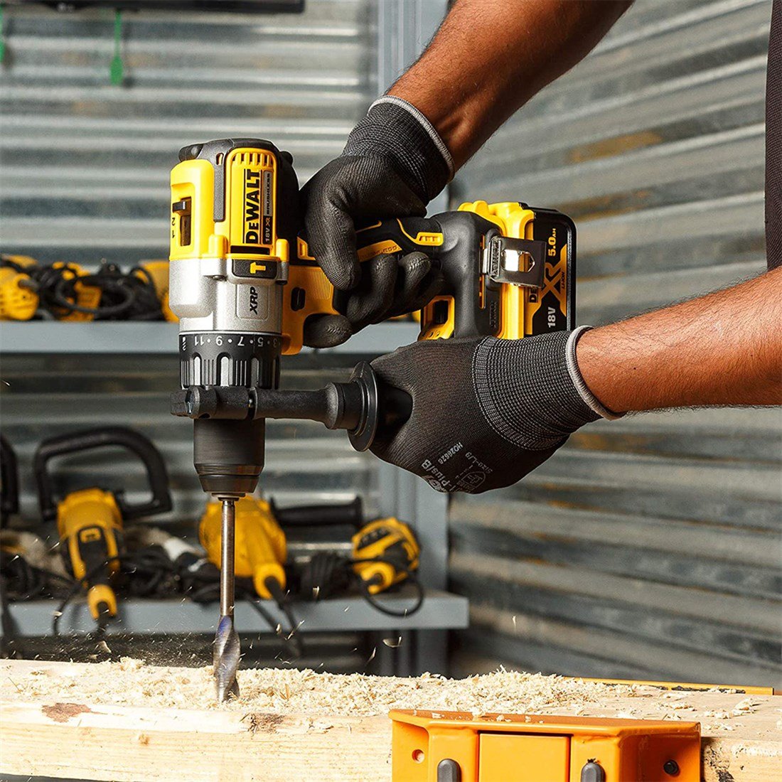 Dewalt DCD996P2-QW 18 V 5.0 Ah XR  Çift Akülü Darbeli Matkap