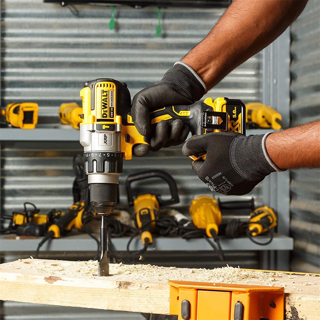 Dewalt DCD996P2-QW 18 V 5.0 Ah XR  Çift Akülü Darbeli Matkap