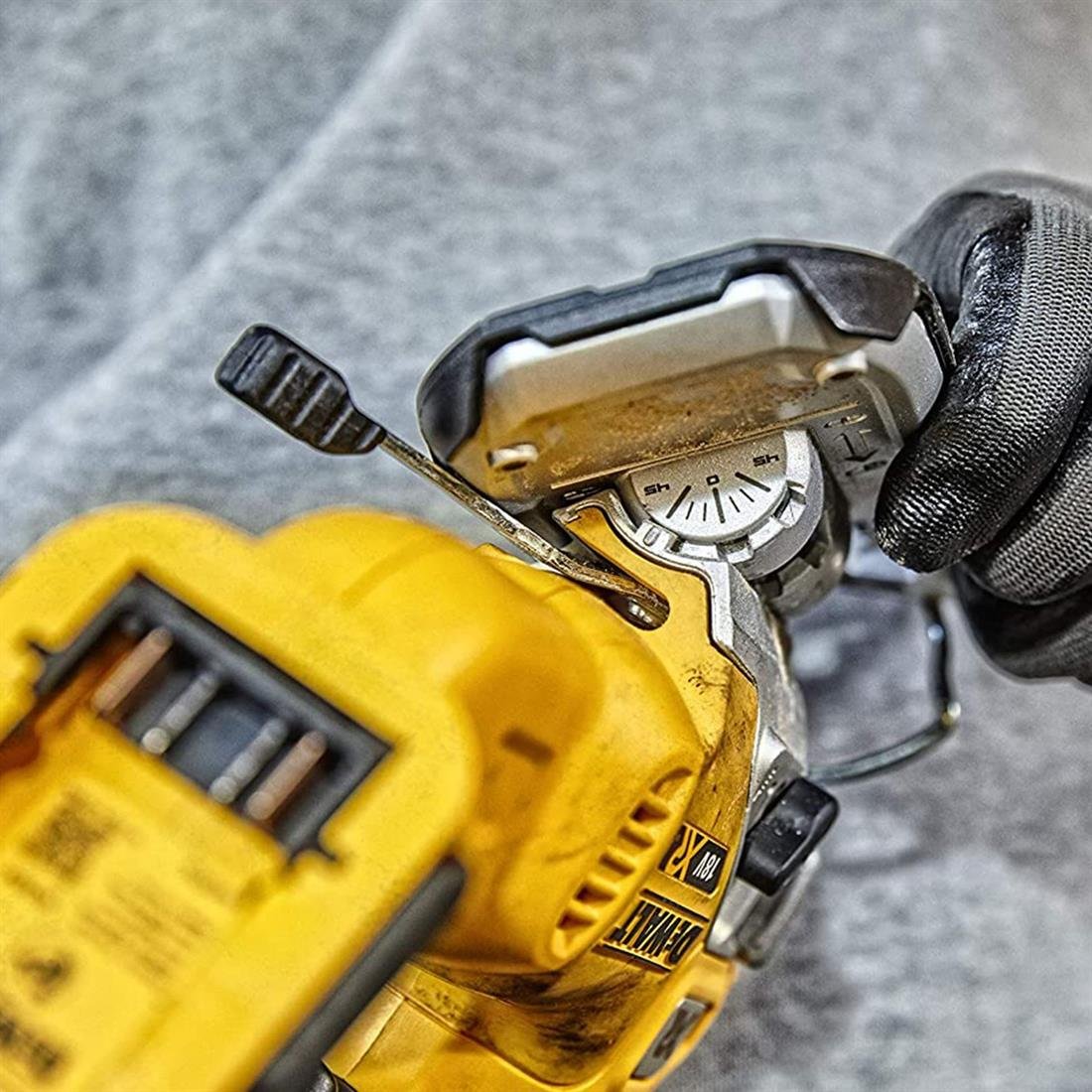 Dewalt DCS334NT-XJ 18V Kömürsüz Dekupaj Testere (Aküsüz)