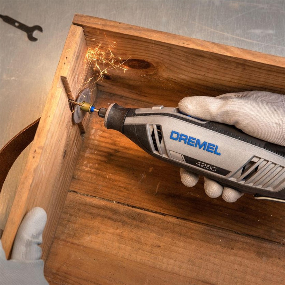 Dremel 4250 (4250-35) Yüksek Performans Kablolu Çok Amaçlı El Motoru - F0134250JA